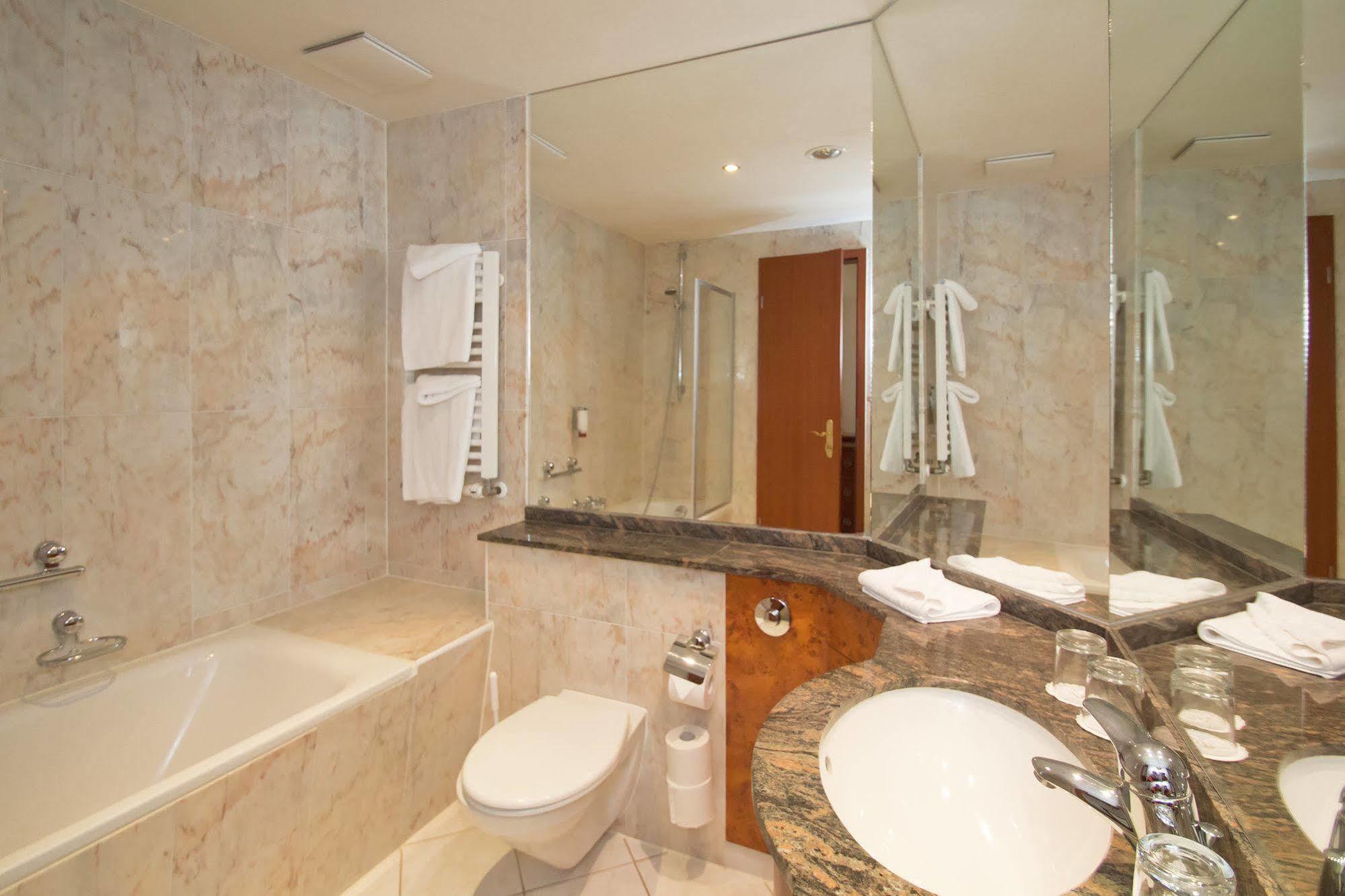 Seetelhotel Ostseeresidenz Ahlbeck เฮริงสดอร์ฟ ภายนอก รูปภาพ